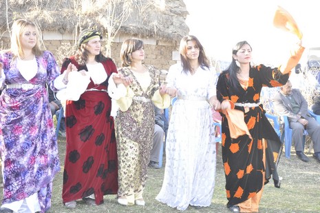 Yüksekova'da 13.14.11.2010 tarihleri arasında evlenen çiftleri sizler için sayfamıza taşıdık. Yüksekova Güncel olarak tüm çiftlerimize mutluluklar dileriz