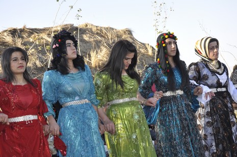 Yüksekova'da 13.14.11.2010 tarihleri arasında evlenen çiftleri sizler için sayfamıza taşıdık. Yüksekova Güncel olarak tüm çiftlerimize mutluluklar dileriz