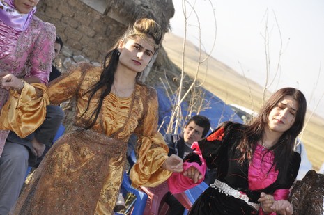 Yüksekova'da 13.14.11.2010 tarihleri arasında evlenen çiftleri sizler için sayfamıza taşıdık. Yüksekova Güncel olarak tüm çiftlerimize mutluluklar dileriz