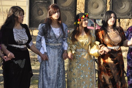 Yüksekova'da 13.14.11.2010 tarihleri arasında evlenen çiftleri sizler için sayfamıza taşıdık. Yüksekova Güncel olarak tüm çiftlerimize mutluluklar dileriz