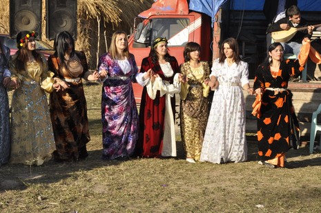 Yüksekova'da 13.14.11.2010 tarihleri arasında evlenen çiftleri sizler için sayfamıza taşıdık. Yüksekova Güncel olarak tüm çiftlerimize mutluluklar dileriz