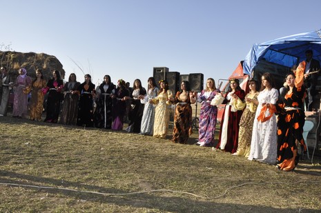 Yüksekova'da 13.14.11.2010 tarihleri arasında evlenen çiftleri sizler için sayfamıza taşıdık. Yüksekova Güncel olarak tüm çiftlerimize mutluluklar dileriz