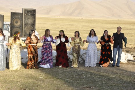 Yüksekova'da 13.14.11.2010 tarihleri arasında evlenen çiftleri sizler için sayfamıza taşıdık. Yüksekova Güncel olarak tüm çiftlerimize mutluluklar dileriz