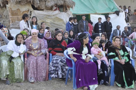 Yüksekova'da 13.14.11.2010 tarihleri arasında evlenen çiftleri sizler için sayfamıza taşıdık. Yüksekova Güncel olarak tüm çiftlerimize mutluluklar dileriz