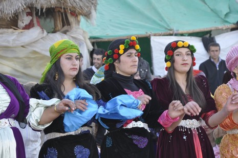 Yüksekova'da 13.14.11.2010 tarihleri arasında evlenen çiftleri sizler için sayfamıza taşıdık. Yüksekova Güncel olarak tüm çiftlerimize mutluluklar dileriz