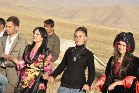 Yüksekova'da 13.14.11.2010 tarihleri arasında evlenen çiftleri sizler için sayfamıza taşıdık. Yüksekova Güncel olarak tüm çiftlerimize mutluluklar dileriz