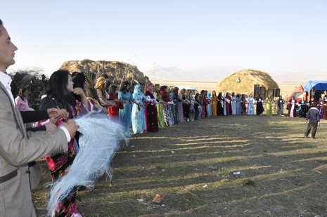 Yüksekova'da 13.14.11.2010 tarihleri arasında evlenen çiftleri sizler için sayfamıza taşıdık. Yüksekova Güncel olarak tüm çiftlerimize mutluluklar dileriz