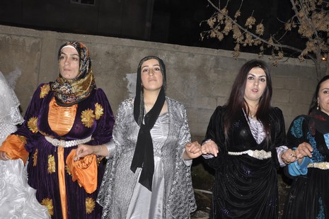 Yüksekova'da 13.14.11.2010 tarihleri arasında evlenen çiftleri sizler için sayfamıza taşıdık. Yüksekova Güncel olarak tüm çiftlerimize mutluluklar dileriz