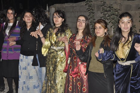 Yüksekova'da 13.14.11.2010 tarihleri arasında evlenen çiftleri sizler için sayfamıza taşıdık. Yüksekova Güncel olarak tüm çiftlerimize mutluluklar dileriz