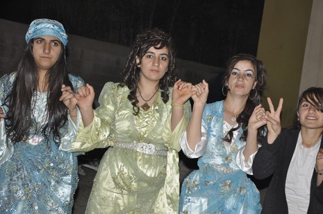 Yüksekova'da 13.14.11.2010 tarihleri arasında evlenen çiftleri sizler için sayfamıza taşıdık. Yüksekova Güncel olarak tüm çiftlerimize mutluluklar dileriz