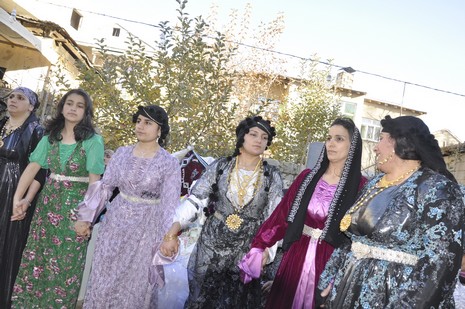 Yüksekova'da 20.21.11.2010 tarihleri arasında evlenen çiftleri sizler için sayfamıza taşıdık. Yüksekova Güncel olarak tüm çiftlerimize mutluluklar dileriz