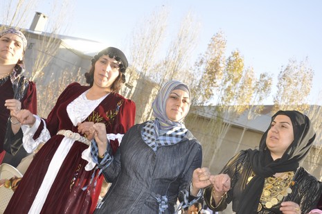 Yüksekova'da 20.21.11.2010 tarihleri arasında evlenen çiftleri sizler için sayfamıza taşıdık. Yüksekova Güncel olarak tüm çiftlerimize mutluluklar dileriz