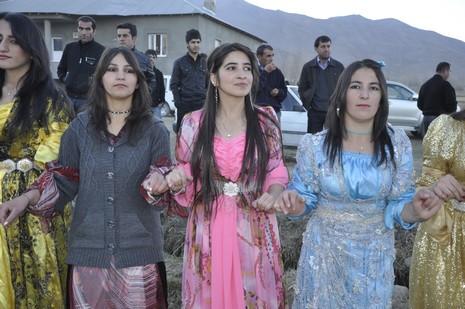 Yüksekova'da 20.21.11.2010 tarihleri arasında evlenen çiftleri sizler için sayfamıza taşıdık. Yüksekova Güncel olarak tüm çiftlerimize mutluluklar dileriz