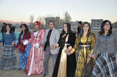 Yüksekova'da 20.21.11.2010 tarihleri arasında evlenen çiftleri sizler için sayfamıza taşıdık. Yüksekova Güncel olarak tüm çiftlerimize mutluluklar dileriz