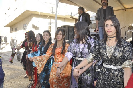 Yüksekova'da 20.21.11.2010 tarihleri arasında evlenen çiftleri sizler için sayfamıza taşıdık. Yüksekova Güncel olarak tüm çiftlerimize mutluluklar dileriz