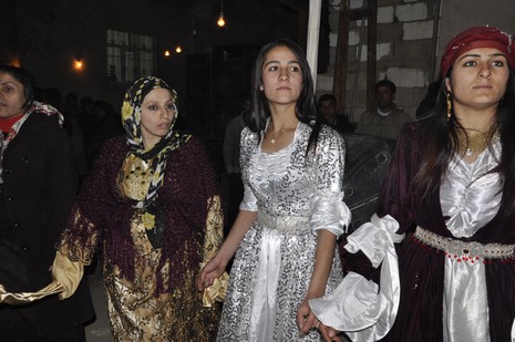 Yüksekova'da 20.21.11.2010 tarihleri arasında evlenen çiftleri sizler için sayfamıza taşıdık. Yüksekova Güncel olarak tüm çiftlerimize mutluluklar dileriz