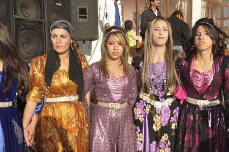 Yüksekova'da 20.21.11.2010 tarihleri arasında evlenen çiftleri sizler için sayfamıza taşıdık. Yüksekova Güncel olarak tüm çiftlerimize mutluluklar dileriz