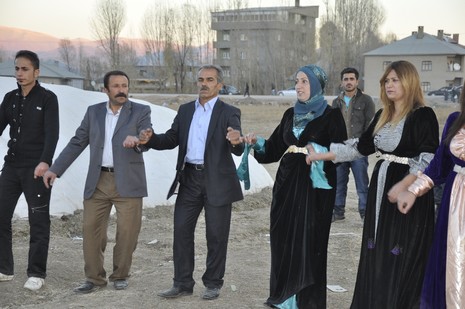 Yüksekova'da 20.21.11.2010 tarihleri arasında evlenen çiftleri sizler için sayfamıza taşıdık. Yüksekova Güncel olarak tüm çiftlerimize mutluluklar dileriz