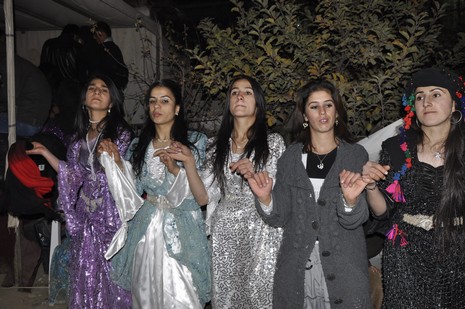 Yüksekova'da 20.21.11.2010 tarihleri arasında evlenen çiftleri sizler için sayfamıza taşıdık. Yüksekova Güncel olarak tüm çiftlerimize mutluluklar dileriz