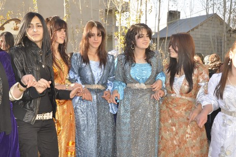 Yüksekova'da 20.21.11.2010 tarihleri arasında evlenen çiftleri sizler için sayfamıza taşıdık. Yüksekova Güncel olarak tüm çiftlerimize mutluluklar dileriz