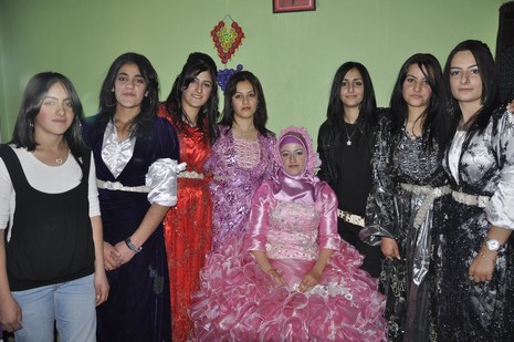 Yüksekova'da 20.21.11.2010 tarihleri arasında evlenen çiftleri sizler için sayfamıza taşıdık. Yüksekova Güncel olarak tüm çiftlerimize mutluluklar dileriz