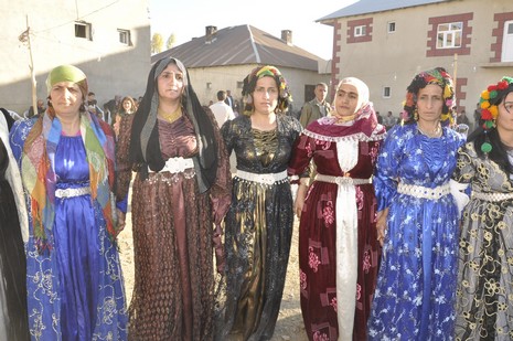 Yüksekova'da 20.21.11.2010 tarihleri arasında evlenen çiftleri sizler için sayfamıza taşıdık. Yüksekova Güncel olarak tüm çiftlerimize mutluluklar dileriz