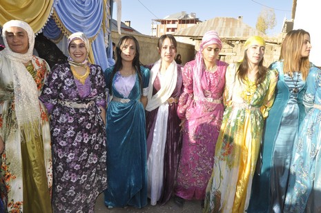 Yüksekova'da 20.21.11.2010 tarihleri arasında evlenen çiftleri sizler için sayfamıza taşıdık. Yüksekova Güncel olarak tüm çiftlerimize mutluluklar dileriz