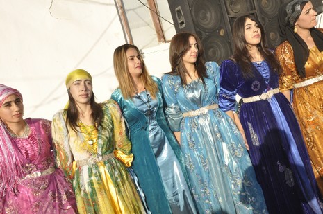 Yüksekova'da 20.21.11.2010 tarihleri arasında evlenen çiftleri sizler için sayfamıza taşıdık. Yüksekova Güncel olarak tüm çiftlerimize mutluluklar dileriz