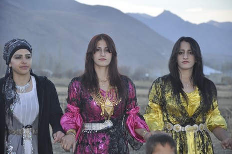 Yüksekova'da 20.21.11.2010 tarihleri arasında evlenen çiftleri sizler için sayfamıza taşıdık. Yüksekova Güncel olarak tüm çiftlerimize mutluluklar dileriz