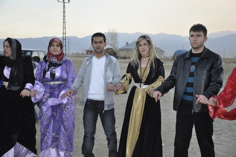 Yüksekova'da 20.21.11.2010 tarihleri arasında evlenen çiftleri sizler için sayfamıza taşıdık. Yüksekova Güncel olarak tüm çiftlerimize mutluluklar dileriz