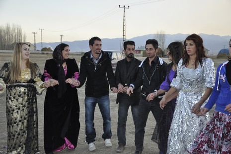 Yüksekova'da 20.21.11.2010 tarihleri arasında evlenen çiftleri sizler için sayfamıza taşıdık. Yüksekova Güncel olarak tüm çiftlerimize mutluluklar dileriz