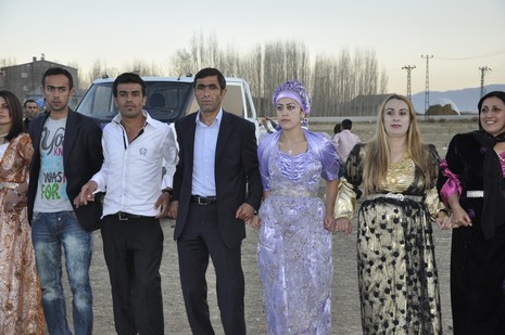 Yüksekova'da 20.21.11.2010 tarihleri arasında evlenen çiftleri sizler için sayfamıza taşıdık. Yüksekova Güncel olarak tüm çiftlerimize mutluluklar dileriz