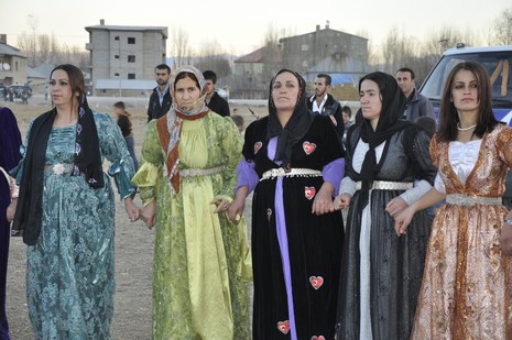 Yüksekova'da 20.21.11.2010 tarihleri arasında evlenen çiftleri sizler için sayfamıza taşıdık. Yüksekova Güncel olarak tüm çiftlerimize mutluluklar dileriz