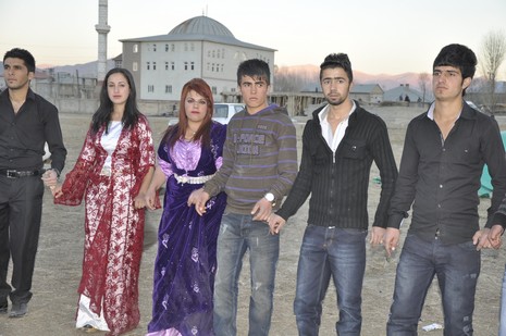 Yüksekova'da 20.21.11.2010 tarihleri arasında evlenen çiftleri sizler için sayfamıza taşıdık. Yüksekova Güncel olarak tüm çiftlerimize mutluluklar dileriz