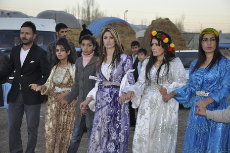 Yüksekova'da 20.21.11.2010 tarihleri arasında evlenen çiftleri sizler için sayfamıza taşıdık. Yüksekova Güncel olarak tüm çiftlerimize mutluluklar dileriz
