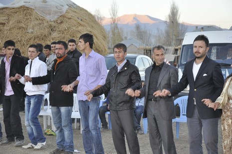 Yüksekova'da 20.21.11.2010 tarihleri arasında evlenen çiftleri sizler için sayfamıza taşıdık. Yüksekova Güncel olarak tüm çiftlerimize mutluluklar dileriz