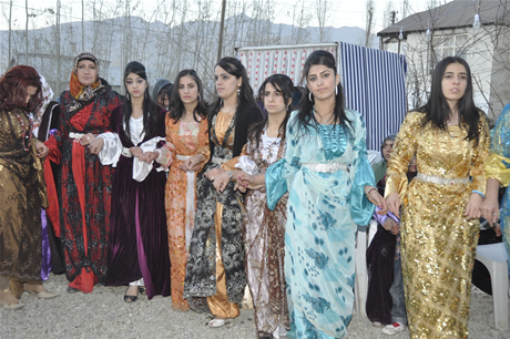 Yüksekova'da 04.05.12.2010 tarihleri arasında evlenen çiftleri sizler için sayfamıza taşıdık. Yüksekova Güncel olarak tüm çiftlerimize mutluluklar dileriz.