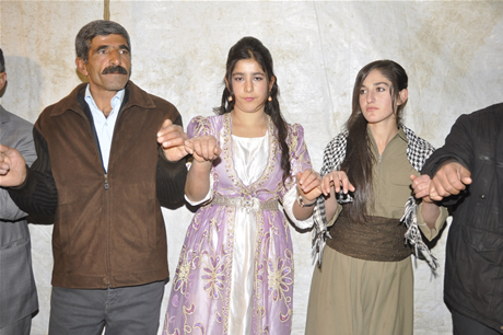 Yüksekova'da 04.05.12.2010 tarihleri arasında evlenen çiftleri sizler için sayfamıza taşıdık. Yüksekova Güncel olarak tüm çiftlerimize mutluluklar dileriz.