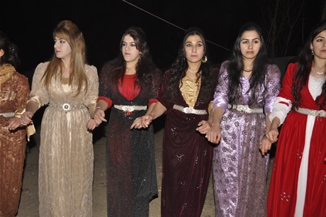 Yüksekova'da 04.05.12.2010 tarihleri arasında evlenen çiftleri sizler için sayfamıza taşıdık. Yüksekova Güncel olarak tüm çiftlerimize mutluluklar dileriz.