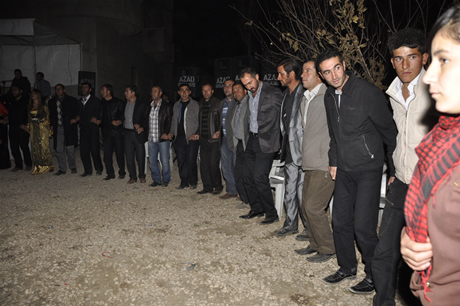 Yüksekova'da 04.05.12.2010 tarihleri arasında evlenen çiftleri sizler için sayfamıza taşıdık. Yüksekova Güncel olarak tüm çiftlerimize mutluluklar dileriz.