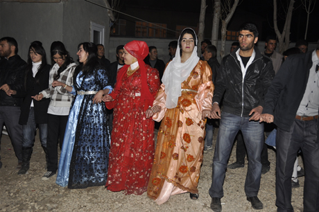 Yüksekova'da 04.05.12.2010 tarihleri arasında evlenen çiftleri sizler için sayfamıza taşıdık. Yüksekova Güncel olarak tüm çiftlerimize mutluluklar dileriz.