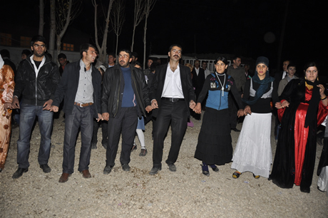 Yüksekova'da 04.05.12.2010 tarihleri arasında evlenen çiftleri sizler için sayfamıza taşıdık. Yüksekova Güncel olarak tüm çiftlerimize mutluluklar dileriz.