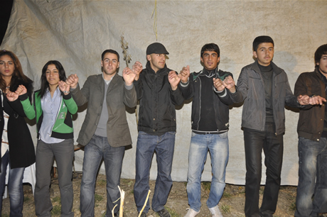 Yüksekova'da 04.05.12.2010 tarihleri arasında evlenen çiftleri sizler için sayfamıza taşıdık. Yüksekova Güncel olarak tüm çiftlerimize mutluluklar dileriz.