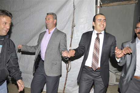 Yüksekova'da 04.05.12.2010 tarihleri arasında evlenen çiftleri sizler için sayfamıza taşıdık. Yüksekova Güncel olarak tüm çiftlerimize mutluluklar dileriz.