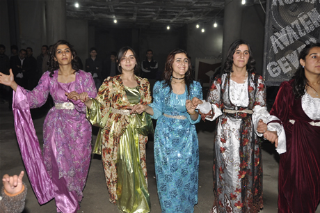 Yüksekova'da 04.05.12.2010 tarihleri arasında evlenen çiftleri sizler için sayfamıza taşıdık. Yüksekova Güncel olarak tüm çiftlerimize mutluluklar dileriz.