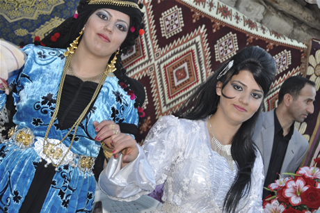 Yüksekova'da 04.05.12.2010 tarihleri arasında evlenen çiftleri sizler için sayfamıza taşıdık. Yüksekova Güncel olarak tüm çiftlerimize mutluluklar dileriz.