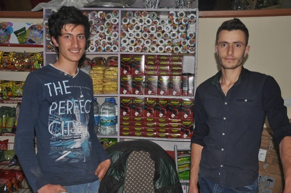 Em di destpêkê de ji bo gelê Rojava serfirazî û serkeftinê dixwazin. Cejna Remezanê ji bo gelê bindest û mazlûm hêviya Azadî û serkefinêye, bi hêvî û bawerim ku ew cejne dê bibe Mifteya Azadî û serkeftina gelê bindest û mazlûman. CEJNA WE PÎROZ BE