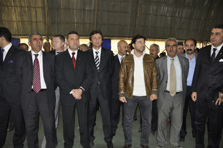 Yüksekova'da Sporla ile Sağlıklı Yaşam Bilinçli Nesiller Projesi kapsamında bir futbol Okulu açıldı.