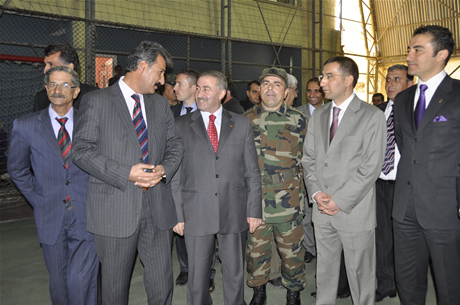 Yüksekova'da Sporla ile Sağlıklı Yaşam Bilinçli Nesiller Projesi kapsamında bir futbol Okulu açıldı.