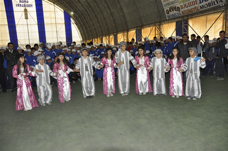 Yüksekova'da Sporla ile Sağlıklı Yaşam Bilinçli Nesiller Projesi kapsamında bir futbol Okulu açıldı.